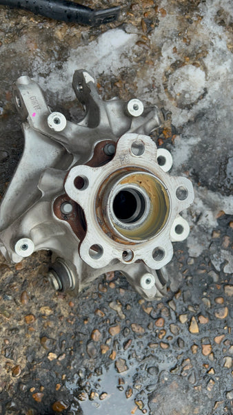 6879752     BMW X4 2022  G02 driver side rear Hub