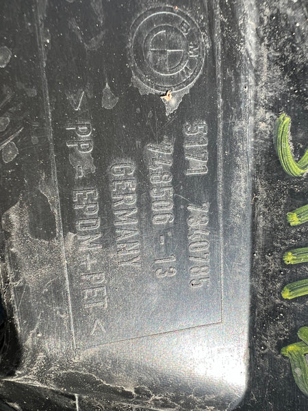 51717340785  BMW 5 SERIES 2020  530e G30 G31 passenger side FRONT SPLASH GUARD FRONT SECTION  Bmw 5 series G30 splash guard