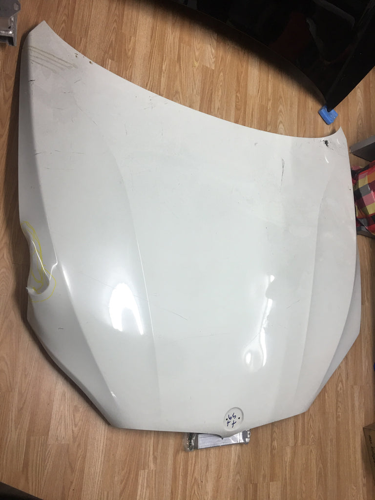 BMW X5 2017 Bonnet in white needs repair/respray