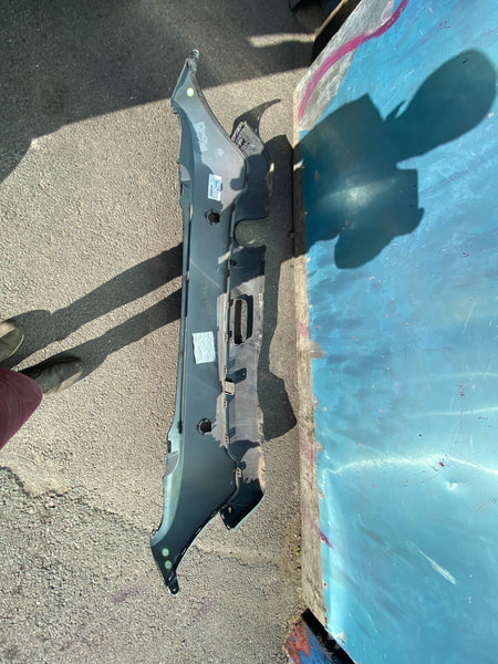 7300837    MINI Cooper 2016  F56 REAR BUMPER GENUINE in black   needs repair   please observe all pictures