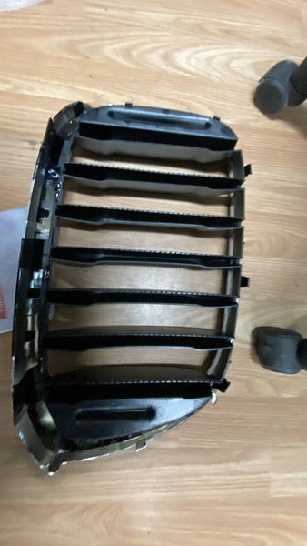 7464921  GENUINE  BMW X3 M40I G01 N/S LEFT FRONT KIDNEY GRILL    7464921  Bmw x4 2022  G02 passenger side kidney Grille