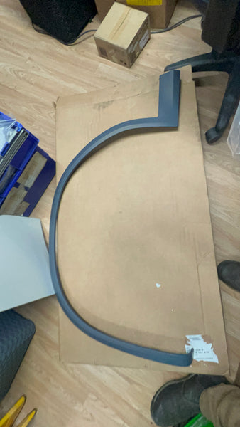 51778064819   BMW X3 2022 G01 passenger side front wing trim moulding   8064819  new