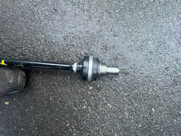 8695496   BMW X4 G02 2019 2.0 140kW Right Rear driveshaft 8695496  hub end needs replacing   observe pictures