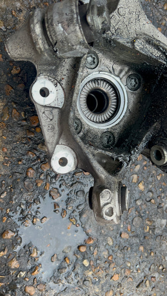 6879752     BMW X4 2022  G02 driver side rear Hub