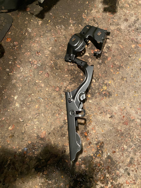 41007391033  BMW 2 Series  Gran active tourer F46 Front Left Bonnet Hinge 7300521 new 7391033