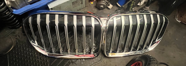 51138494817      BMW 7 SERIES  2019 G11 G12 LCI FRONT  kidney GRILLE CHROME  USED  GENUINE   8494817