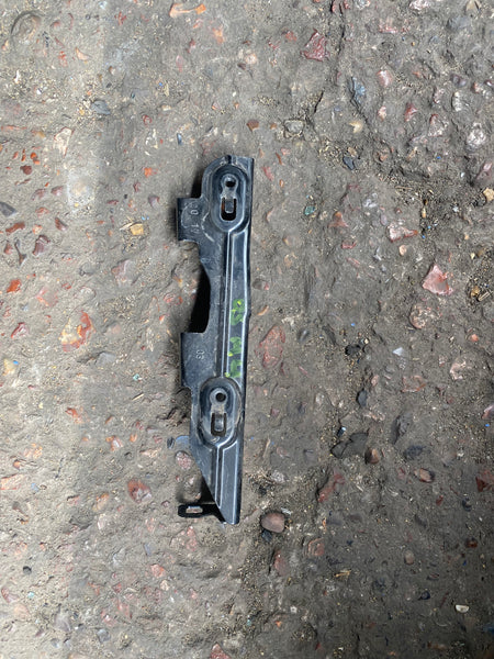 51648955672     BMW M4 2017 F82 Radiator Lower Right Bracket   8055672