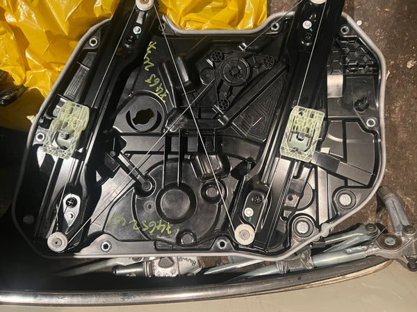 7465247   BMW 1 SERIES  2021 F40 M-SPORT passenger side front window regulator