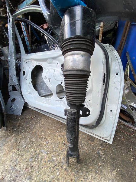 77687755302    BMW 7 Series 2018 G11 passenger side front Shock Absorber  Bmw G12 front shock   7755302.  6877553