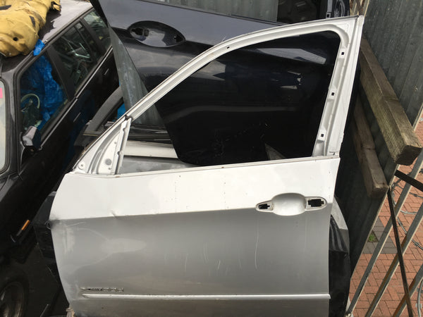 BMW X5 PASSENGER SIDE FRONT DOOR NEEDS REPAIR