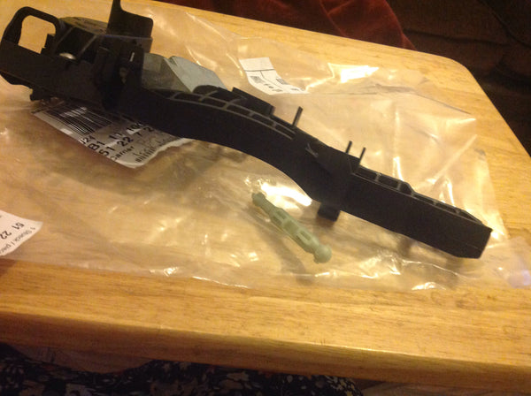 51227242588 new BMW 1-Series f20 lock handle carrier right