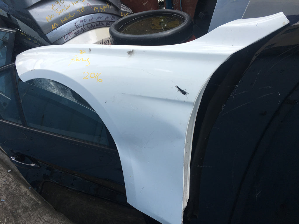 BMW 3 SERIES 320 I 2015 F30 PASSENGER SIDE WING IN WHITE WOULD NEED RESPRAY