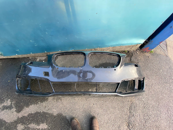 51117331706     BMW 5 Series 2014 F10 SE Front Bumper standard   observe pictures please   needs repair