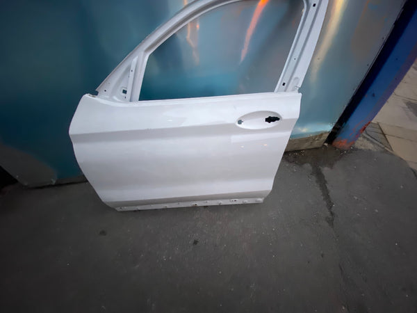 BMW X3  2020 G01 Passenger side front door  shell in white
