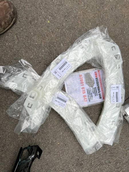 51777410644   new    Genuine  Mini Cooper  driver side front  Wheel Arch Molding Bracket    7410644