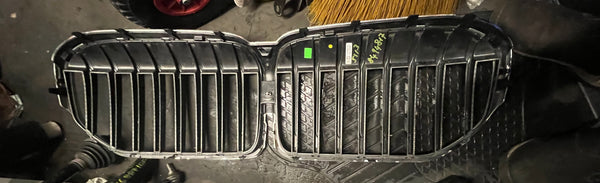 51138494817      BMW 7 SERIES  2019 G11 G12 LCI FRONT  kidney GRILLE CHROME  USED  GENUINE   8494817