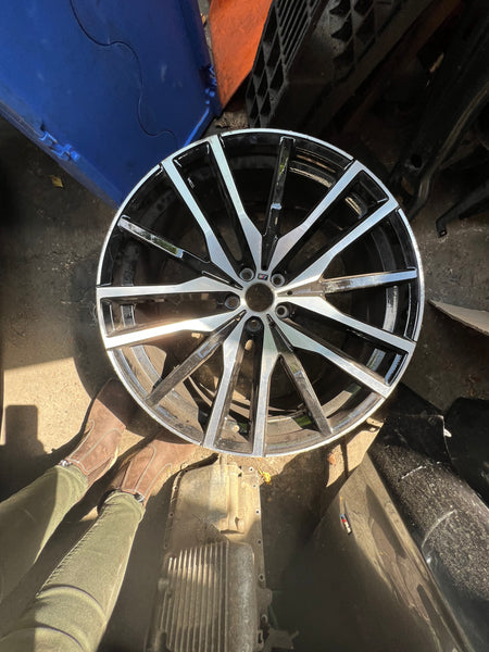 9882610         1 GENUINE BMW X5 X6 742M 22" FRONT ALLOY WHEEL RIM G05 G06 9.5J BLACK  9/1/2 j22  8090013