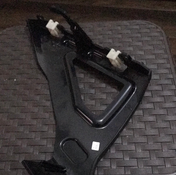 5117357201 BMW 7 g11 font bumper upper bracket @ £35.00