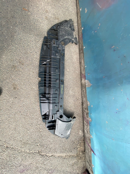32136051     VOLVO XC40 2022 FRONT BUMPER LOWER VALANCE / AIR GUIDE  32136051