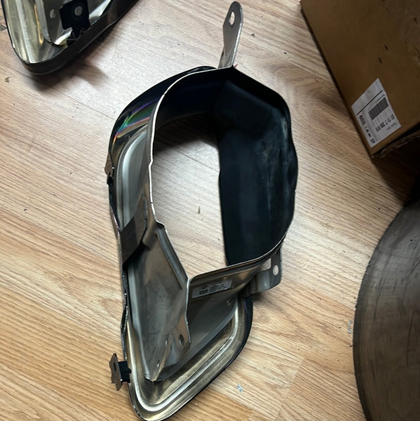 51118078669      Original BMW X5 G05 X5 30dX 40iX M50dX Bezel Exhaust Tail Pipe Left    8078669  Bmw x5 exhaust tail tips