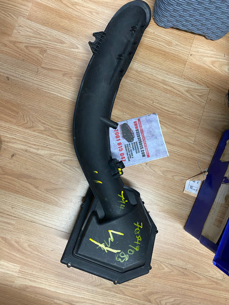 70549083      Bmw M4 2018  F82 AIR BOX FILTER ASSEMBLY LH PASS SIDE 3.0 PETROL