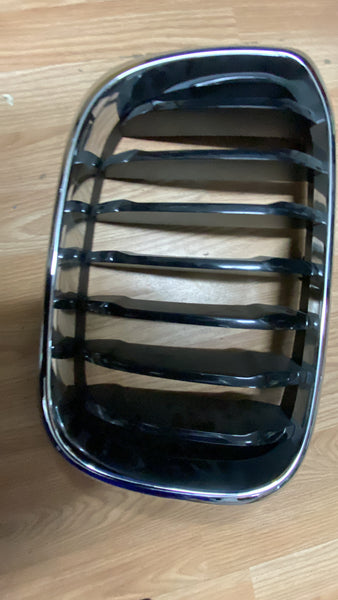 7464922 BMW X3  2022 G01 Driver side kidney Grille   Bmw X4  2022 G02 Front Bumper Right Side Kidney Grill    7464924  8074574  Genuine  bmw x4 kidney Grille  bmw x3 kidney grille