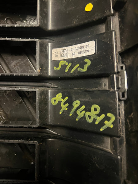 51138494817      BMW 7 SERIES  2019 G11 G12 LCI FRONT  kidney GRILLE CHROME  USED  GENUINE   8494817