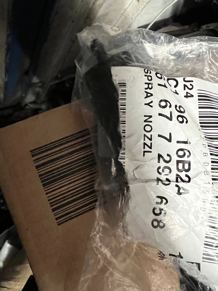 BMW X5 F15 RIGHT HEADLIGHT WASHER NOZZLE 61677292658 GENUINE 14-18 new