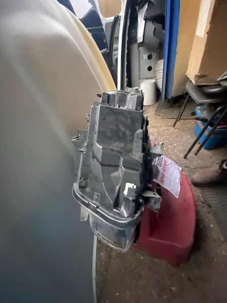 7358393-09 BMW 1 Series 2015 F20 passenger Side Headlight