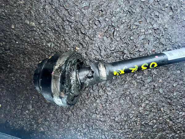 8695496   BMW X4 G02 2019 2.0 140kW Right Rear driveshaft 8695496  hub end needs replacing   observe pictures