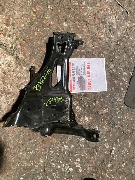 7378746     MINI Cooper Countyman 2021 F60  Driver side  Fender Support bracket