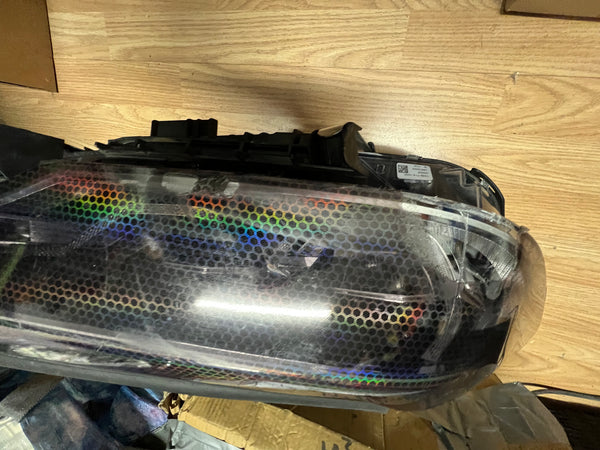 8499126        BMW 5 SERIES 2020  G30  driver Side Adaptive led headlight  GENUINE  8499126-03  glass a little crack   please observe all pictures