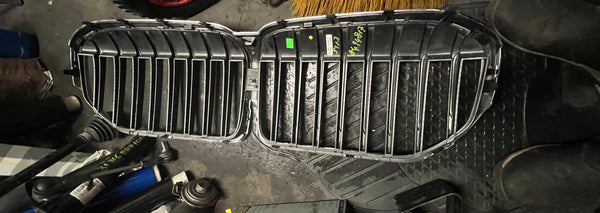 51138494817      BMW 7 SERIES  2019 G11 G12 LCI FRONT  kidney GRILLE CHROME  USED  GENUINE   8494817