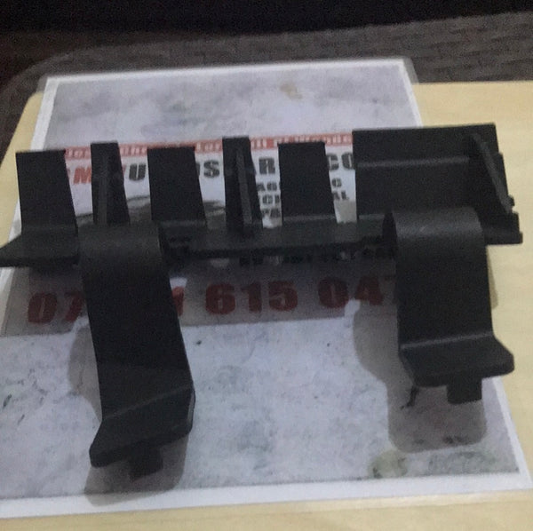 DQL000071 Land Rover bracket bumper mount