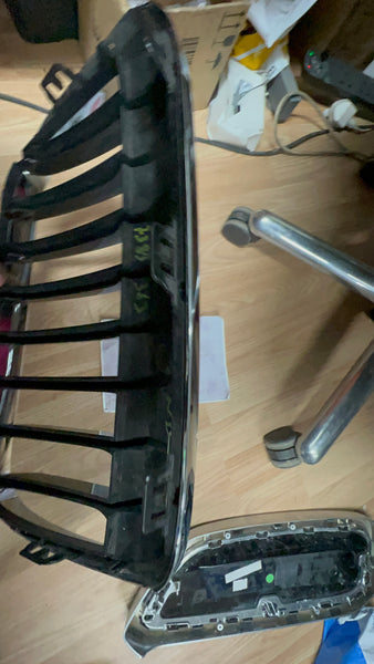 7383363    BMW X1  2017 F48 20d  passenger Side Kidney Grille  7383363