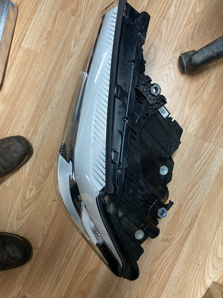 8499113    Bmw 5 series 2020 G30 Passenger Side  LED Headlight