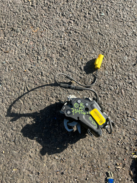 7347411    BMW 5 SERIES  2022 G30  driver side bonnet lock