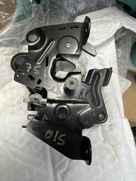 7183762   BMW NEW GENUINE F10 F11 F07 F12 F13 F06 F01 HOOD O/S RIGHT LOCK LATCH   7183762