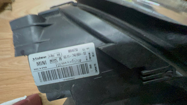 63117401604    MINI One 2018   Driver side headlight  clips missing   observe all pictures please   7401604l