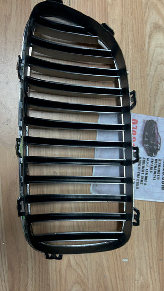 7200728    BMW  5 SERIES  2016  f10 FRONT BUMPER RIGHT KIDNEY GRILLE  51137200728  new