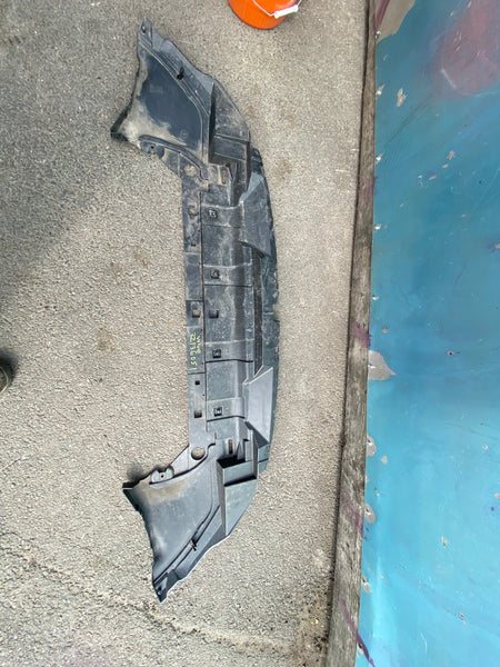 32136051     VOLVO XC40 2022 FRONT BUMPER LOWER VALANCE / AIR GUIDE  32136051
