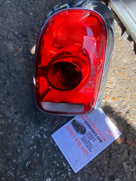 9477152   Mini Countyman 2018 F60  Driver side back light