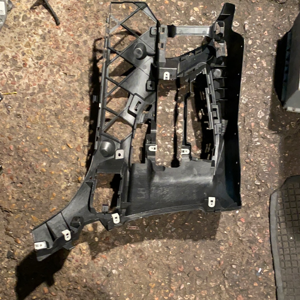 51118069347  Genuine BMW 3 series 2020 G20 318d 320d 320dX 320i 1.6 passenger side fog light bracket    8069347