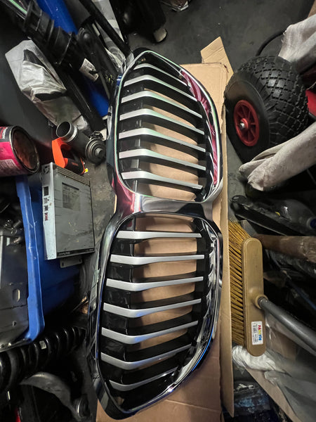 51135A39368     NEW    GENUINE   BMW 1 series. 2022  f40  front bumper  kidney Grille  5A39368