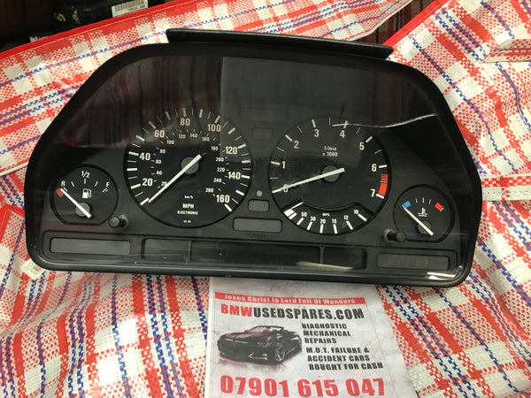 62118359217     BMW 7 Series 1993 E32 Instrument Cluster Panel/   Bmw 5 Series 1993 E34 Speedo unit  clock  8359217  please observe all pictures closely   glass crake  clock working