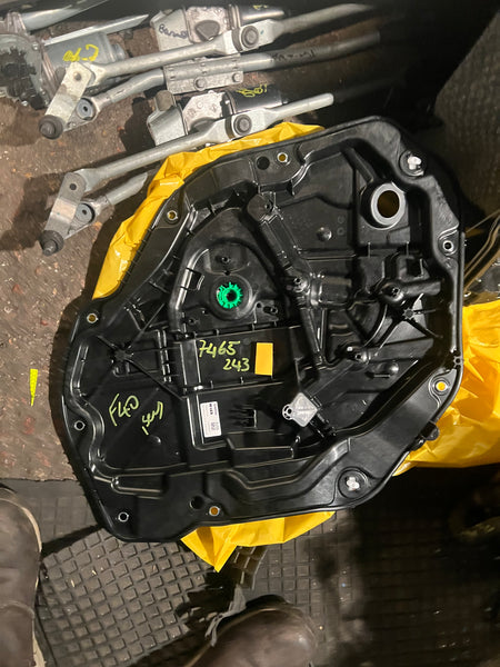 7465243   BMW 1 SERIES  2020 F40 M-SPORT passenger side rear window regulator