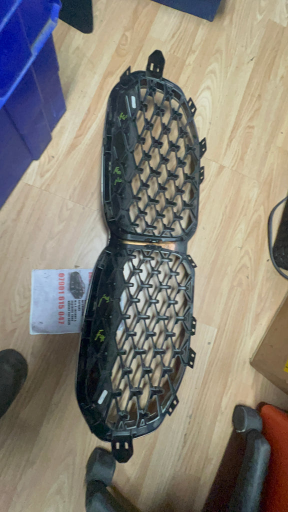 51135A39370   Bmw 1 Series 2022 F40 M135i Diamond Shadowline Black Chrome Kidney Grille  5A39370