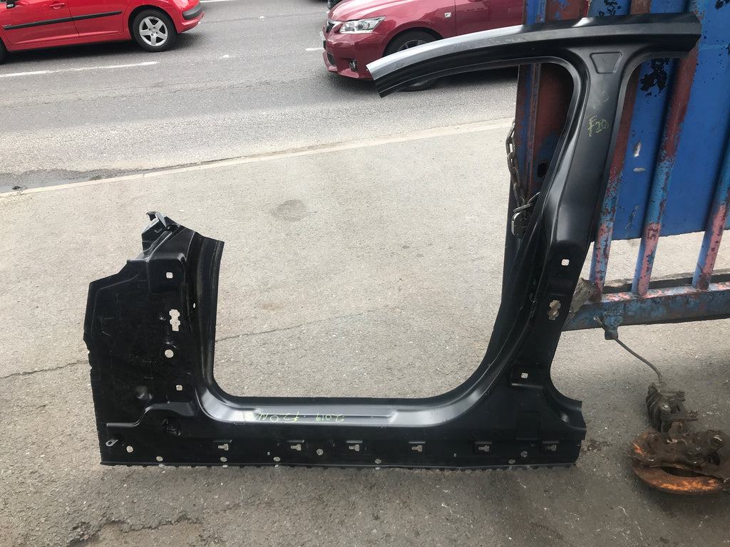 BMW 1 series 2018 Passenger Side front seal panel