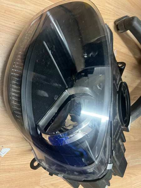 7390149     Mini Countryman 2019 F60 passenger headlight  A9739014910 030109960305