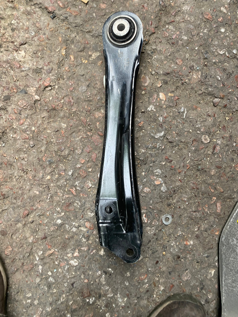 6871020    BMW X3 2018 G01 passenger side rear wishbone     Bmw X4  2018 G02  passenger side Rear Wishbone Arm 2018